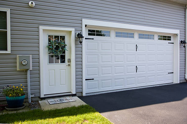 24/7 Emergency Garage Door Panel Replacement experts in Manor, PA